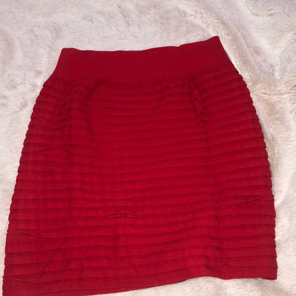 Red skirt - Picture 2 of 2